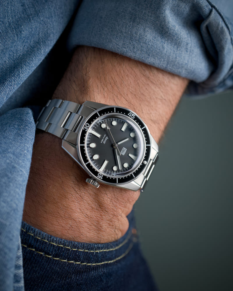 The New HTD Aquatíc Bicchierini Watch worn on mans wrist 